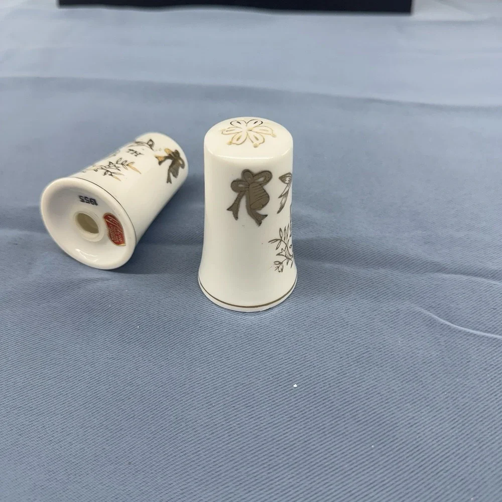 LEFTON Salt and Pepper Shakers White And Gold VTG 1950s